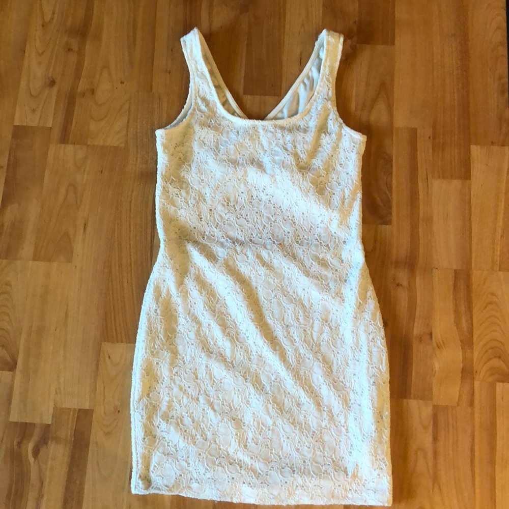 Lace white Dress cries cross back!